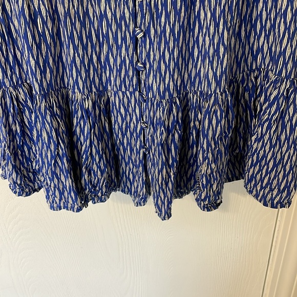Maeve by Anthropologie Flowy Ruffled Blue/White Blouse With Buttons Size Small - Picture 4 of 8